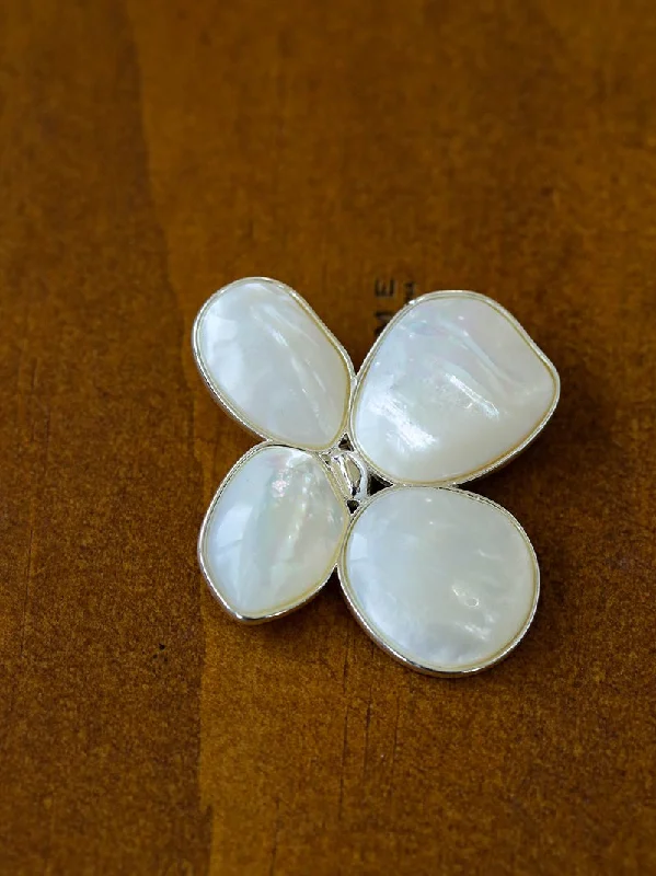 Elegant Temperament Natural White Mother-of-pearl Lilac Brooch