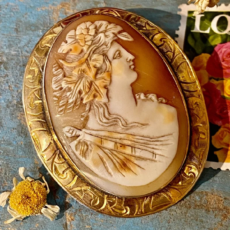 Very Fine Italian Hand Carved Cameo 10k Yellow Gold Brooch Antique