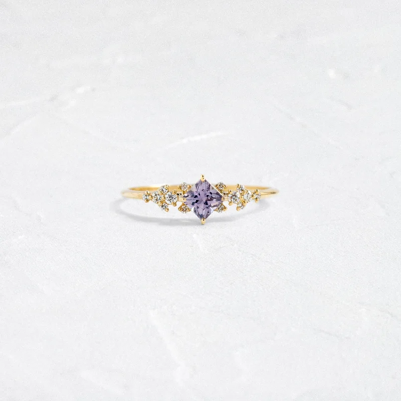 Damask Ring, Pale Purple Sapphire